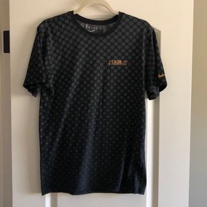 Nike tee size M